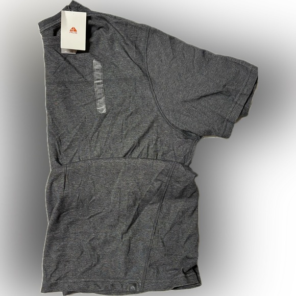 NIKE ACG Men Dri-Fit Tee; GRAY -NEW WITH TAGS- Size XXL - Picture 2 of 4